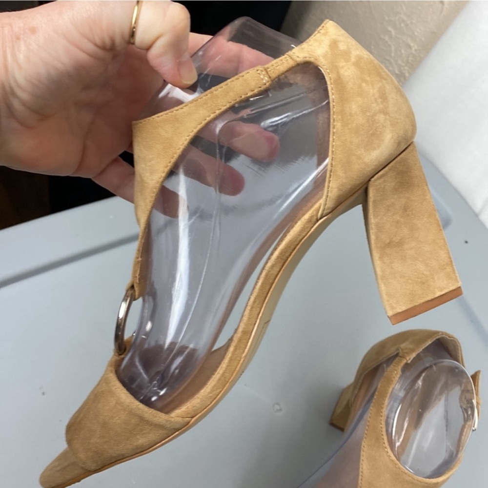 Tahari Norma Sling Back Open Toe T-Strap Tan Suede Leather Heels Womens 10 NWOB - Picture 13 of 15